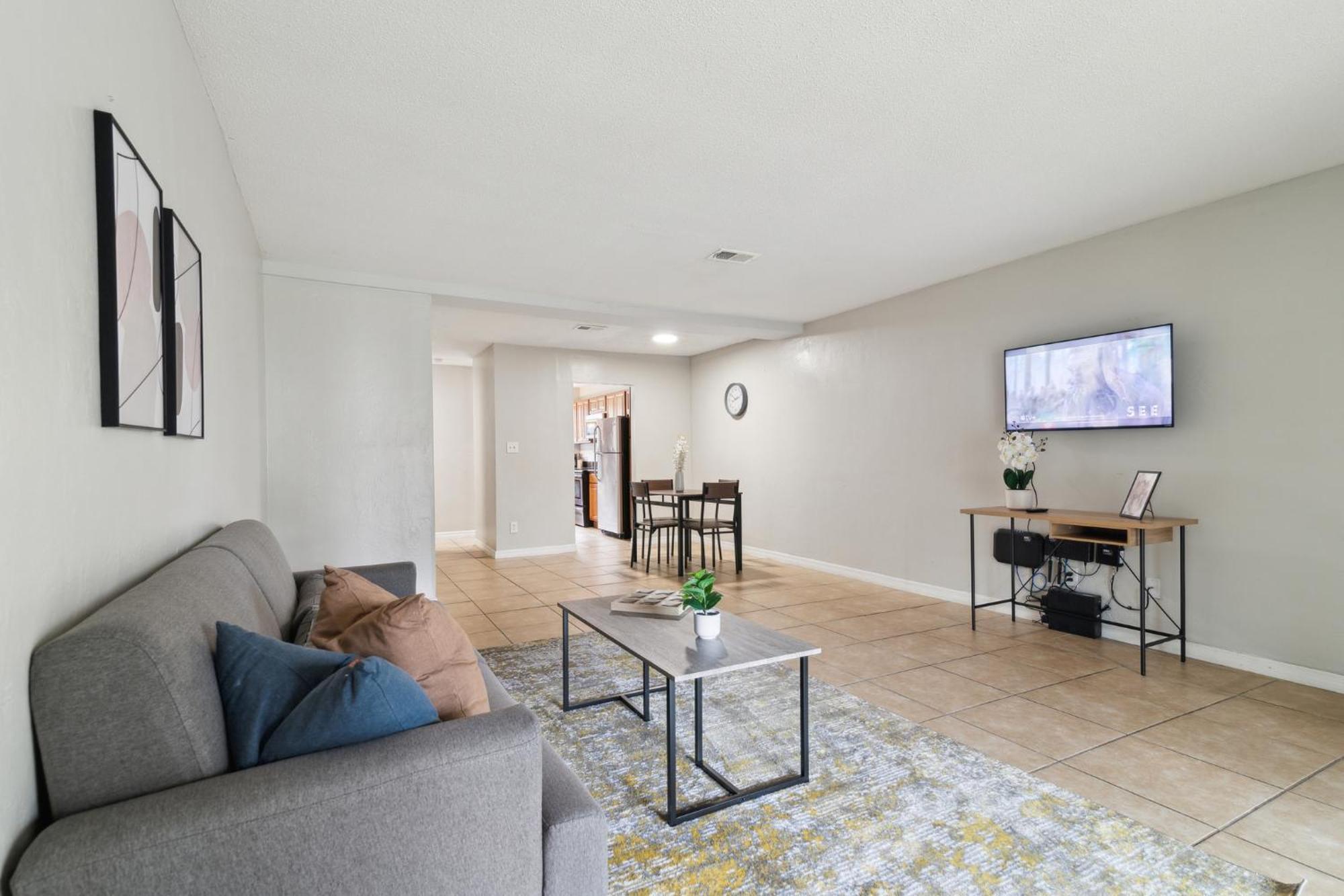 Sweetwater 7C I Beautiful 2Bd Apt I Free Parking Gainesville Esterno foto